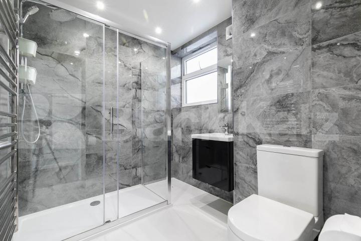 Modern Apartment The Oaks, Queens Park